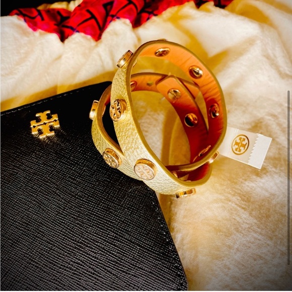 Tory Burch Accessories & More - Picture 4 of 16